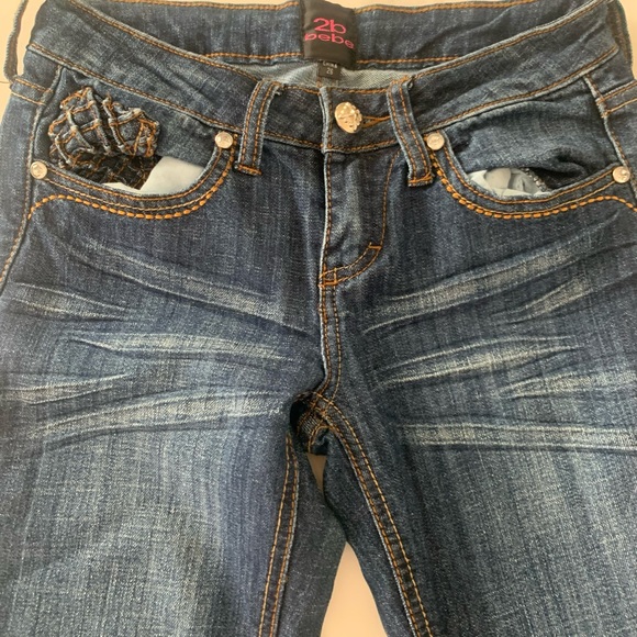 Low waisted women’s bebe jeans - Picture 2 of 3